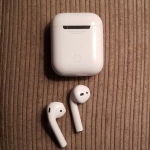 AUTHENTIC APPLE AIRPODS